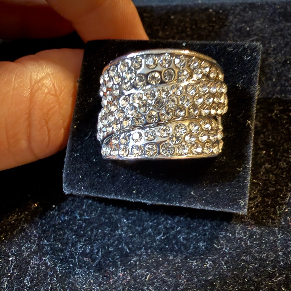 Paparazzi Dazzling Silver Rhinestone Ring